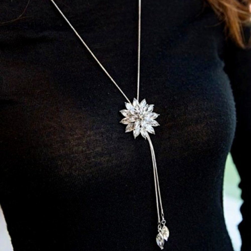 CRYSTAL FLOWER TASSEL NECKLACE 
